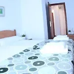 ゲストハウス ズビア アーバン ルームズ